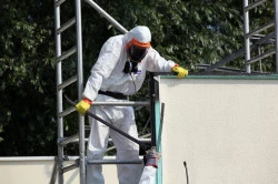 Décapage chimique pour bâtiments commerciaux  